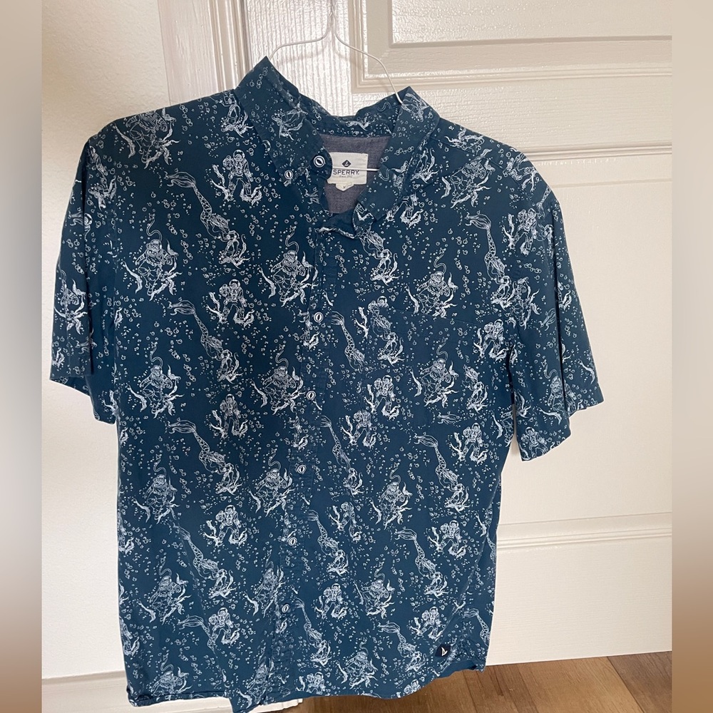 Sperry Men’s XL button down mermaid and scuba print